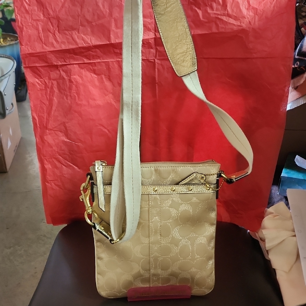 Coach 2011 Scripted Creed Glittery Lurex Crossbody Euc 🥰 - Picture 4 of 12